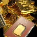 Banco metalli e compro oro: differenze, autorizzazioni e quando scegliere l’uno o l’altro